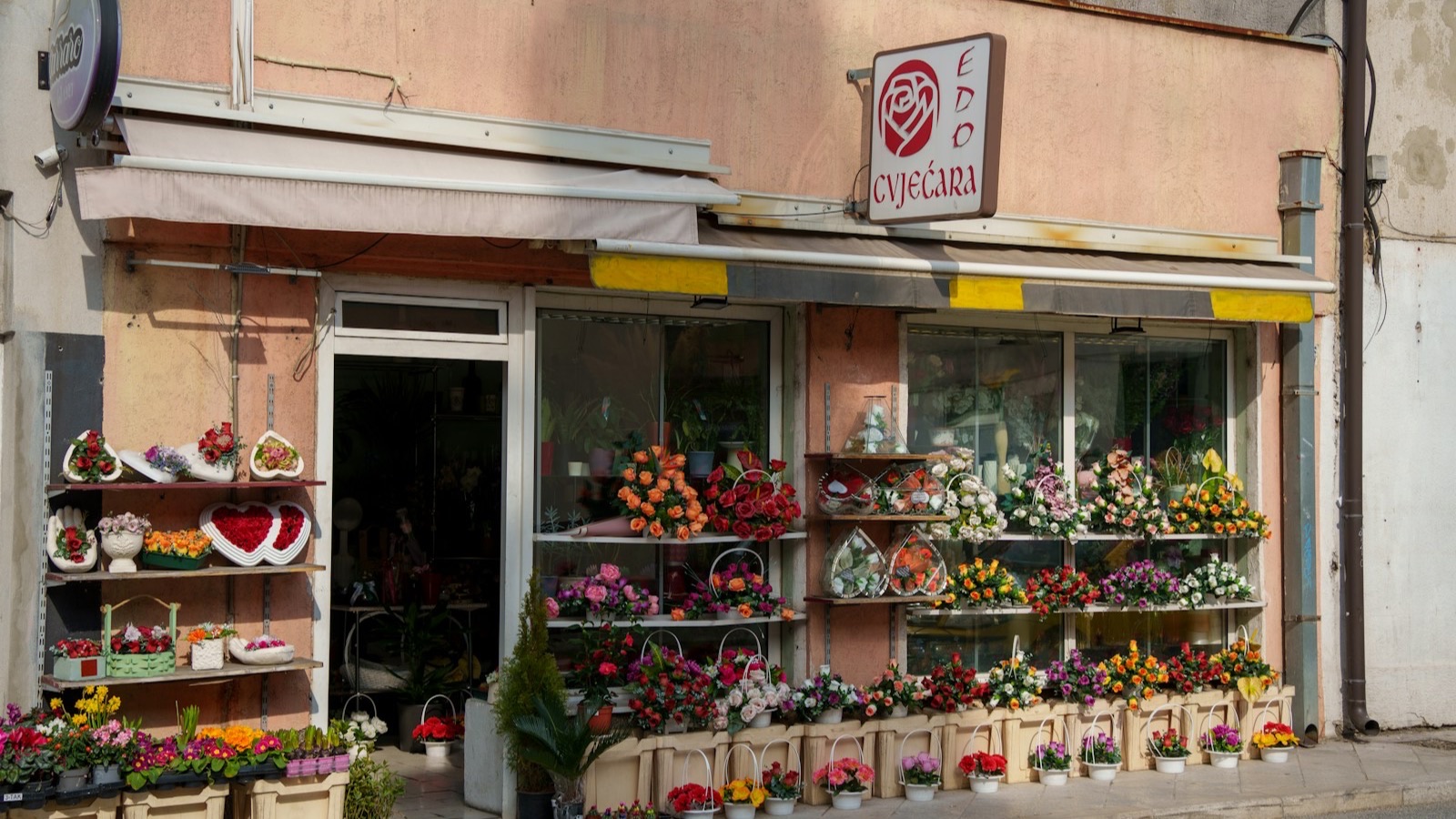 What Music Should a Flower Shop Play? There's Actually a Study